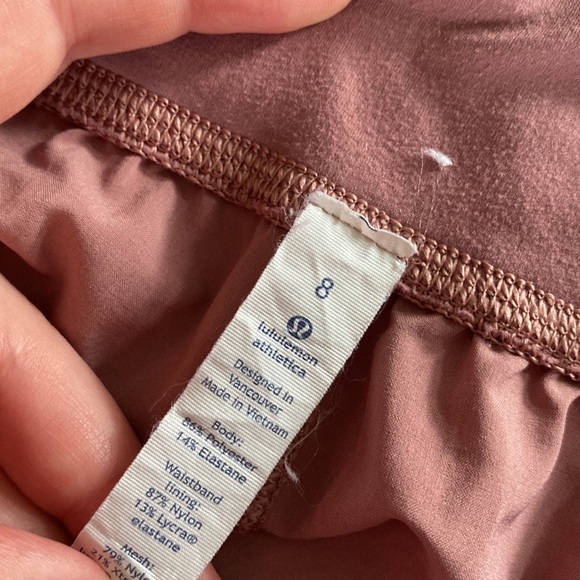 Rose mid-rise Lululemon shorts - Picture 3 of 6